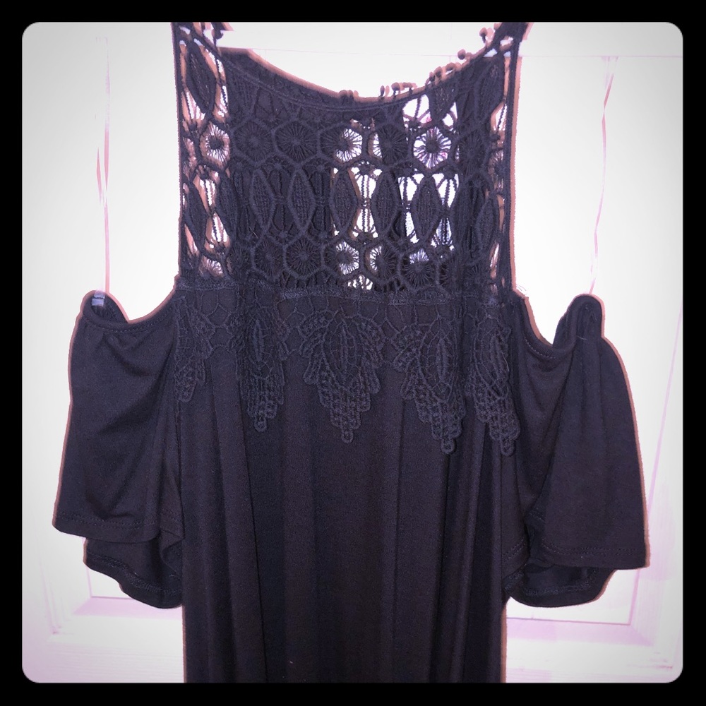 NWT lace front & cold shoulder 3X top